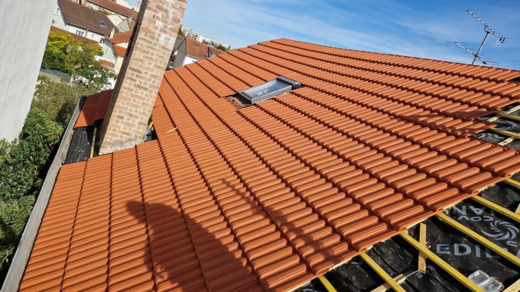 Toiture neuve en tuiles réalisée par Cogolin ST Couverture Élite