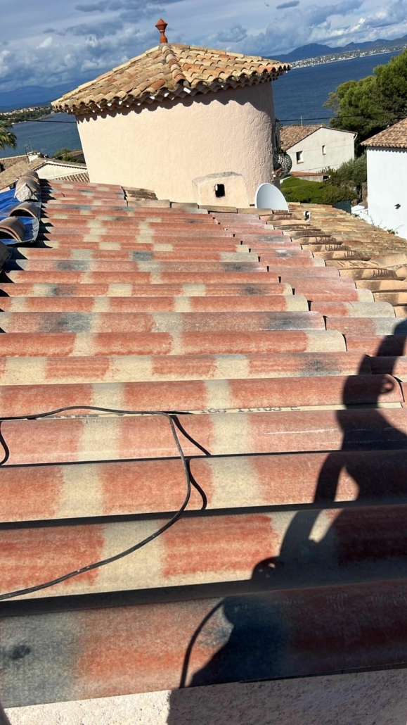 Inspection d'une toiture en tuiles à Cogolin
