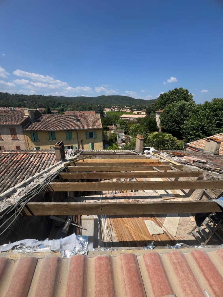 Réparation de toiture dans le golfe de Saint-Tropez